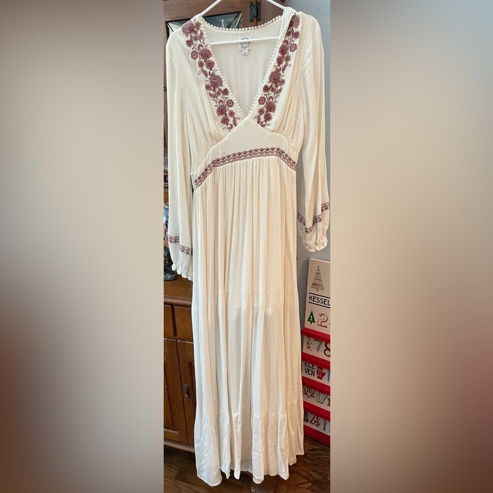 Off white maxi dress size L